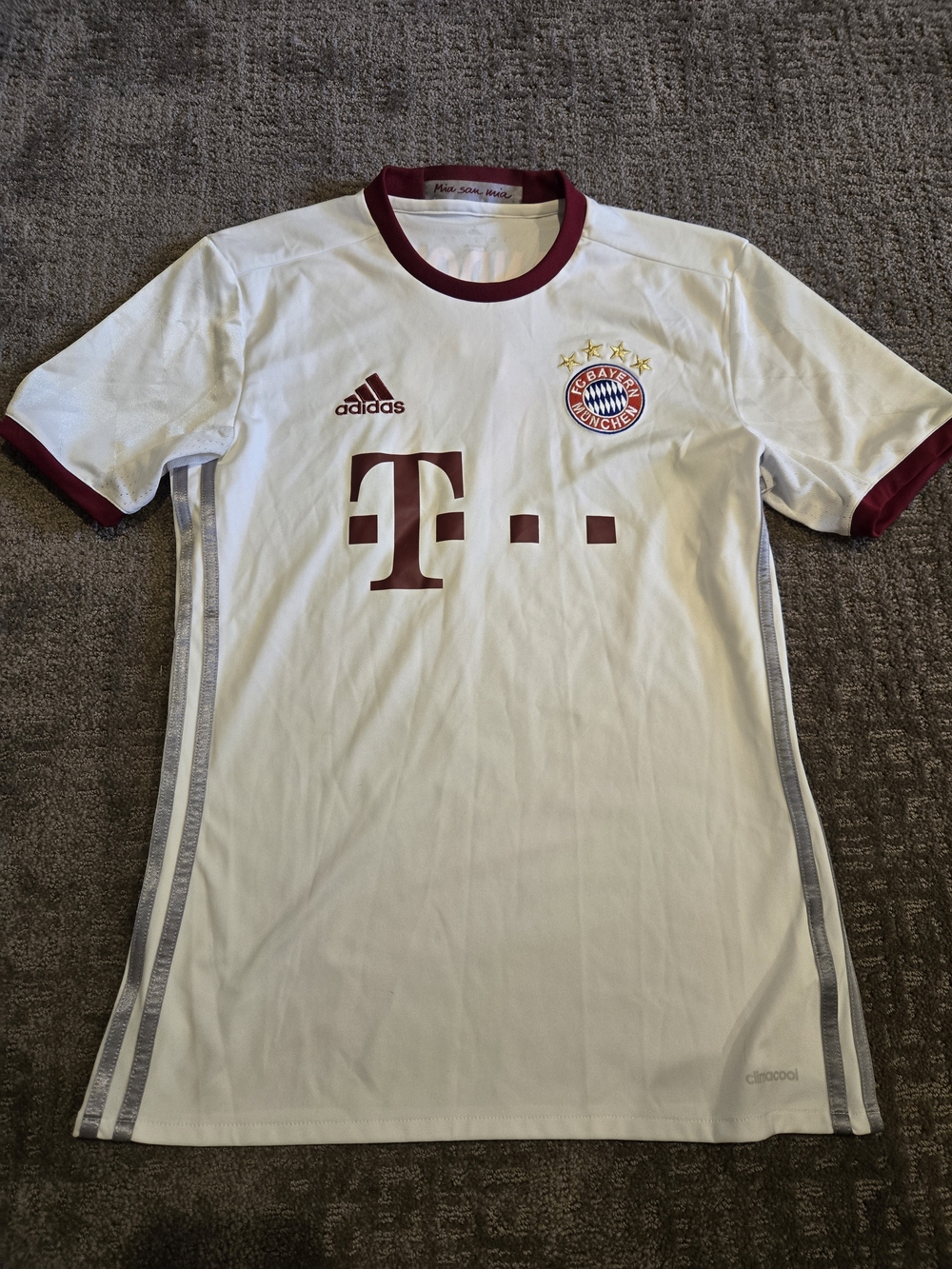 2016-17 Bayern Munich Soccer Jersey - Robert Lewandowski